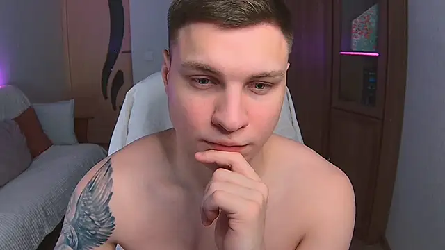 Snapshot of handsome_guy01 chatting on March 7, 12:58 am handsome guy01 online show from March 7, 12:58 am