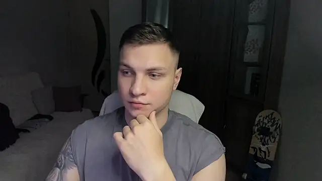 Snapshot of handsome_guy01 chatting on September 8, 7:35 pm handsome guy01 online show from September 8, 7:35 pm