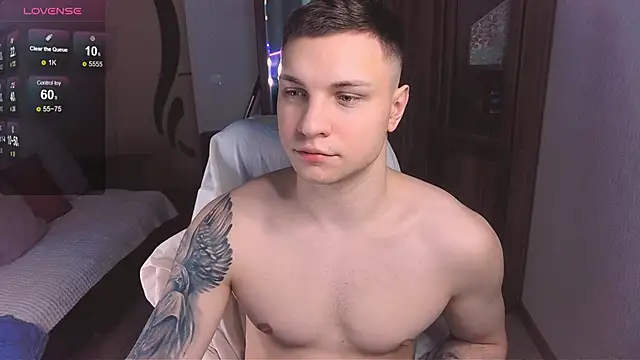 Snapshot of handsome_guy01 chatting on February 1, 8:39 am handsome guy01 online show from February 1, 8:39 am