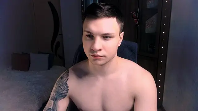 Snapshot of handsome_guy01 chatting on December 3, 8:14 am handsome guy01 online show from December 3, 8:14 am