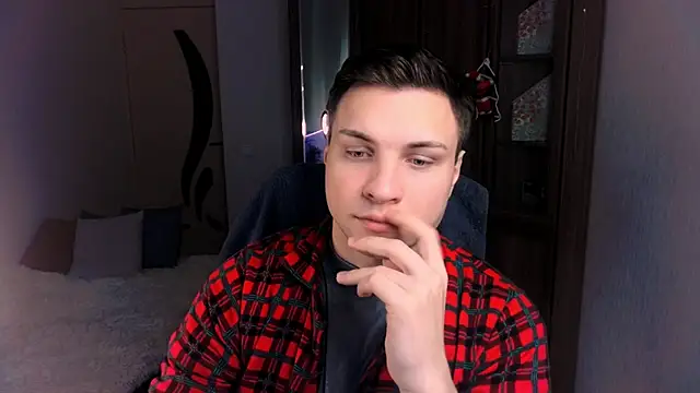Snapshot of handsome_guy01 chatting on December 12, 11:25 pm handsome guy01 online show from December 12, 11:25 pm