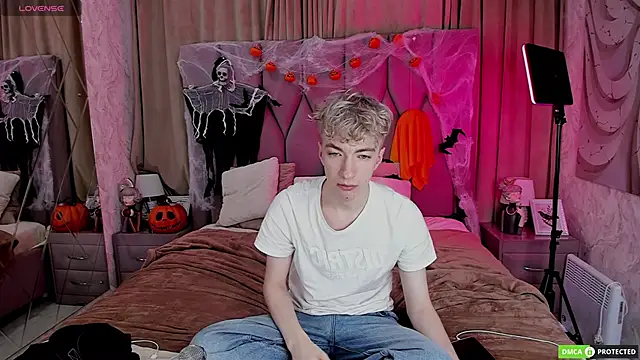 TrevorBenson online show from October 28, 3:20 am