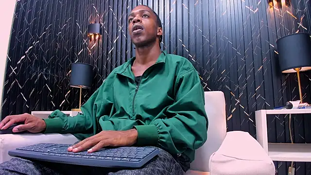 Snapshot of LarryCollin chatting on February 25, 5:30 am LarryCollin online show from February 25, 5:30 am
