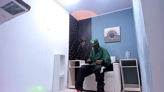 Snapshot of LarryCollin chatting on January 7, 3:26 am LarryCollin online show from January 7, 3:26 am