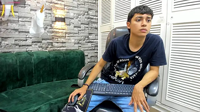 DamiBright online show from December 2, 5:27 pm