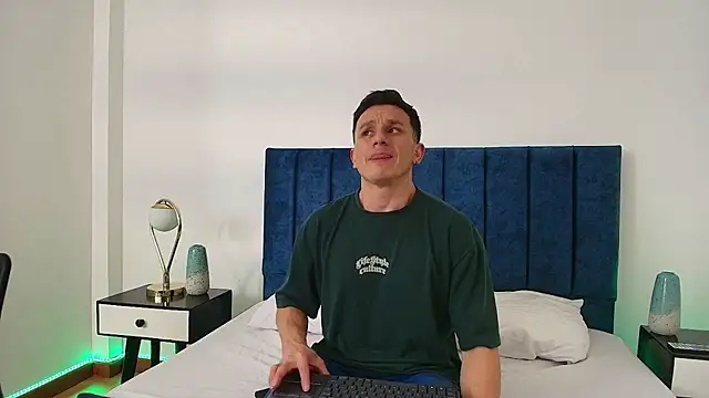 Andrewfalcon online show from March 17, 7:15 pm