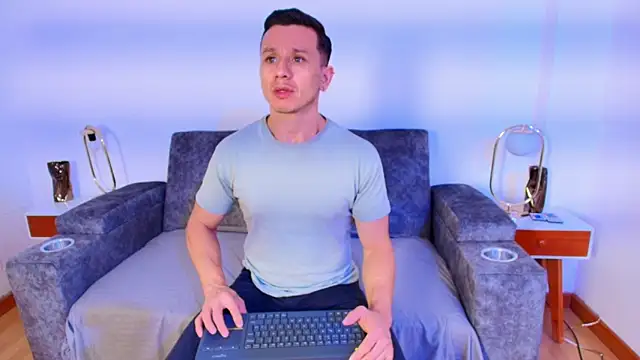 Andrewfalcon online show from September 28, 1:09 pm