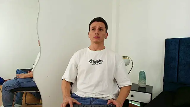 Andrewfalcon online show from March 20, 6:53 pm