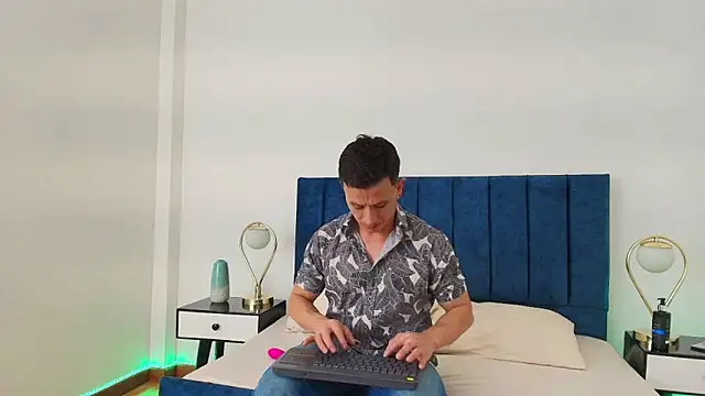 Andrewfalcon online show from March 11, 7:14 pm