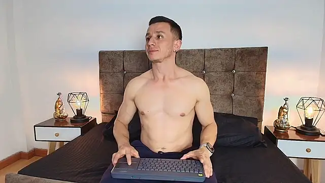 Andrewfalcon online show from January 18, 6:10 pm