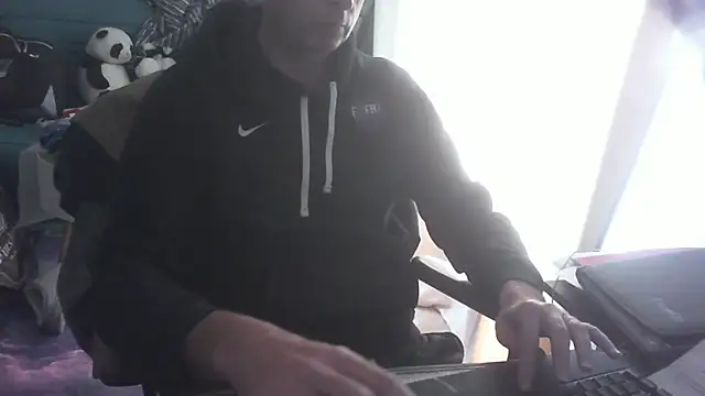 shyfrenchcock1 online show from April 7, 8:25 am