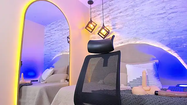 Aron Bolt online show from April 11, 7:45 am