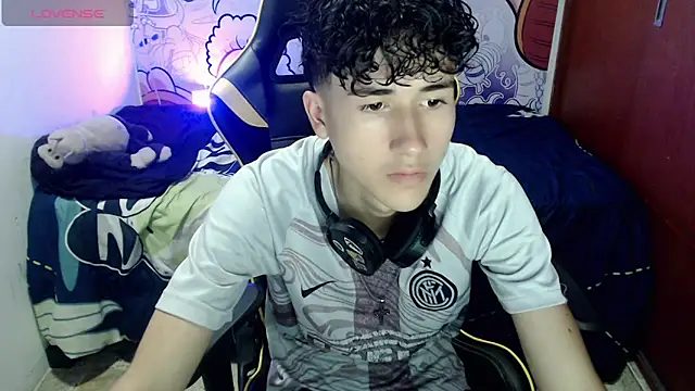 Snapshot of johnny_cagee chatting on December 12, 3:10 am johnny cagee online show from December 12, 3:10 am