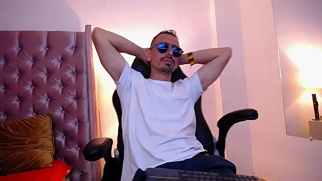 Sr Magnus  online show from October 6, 7:13 am