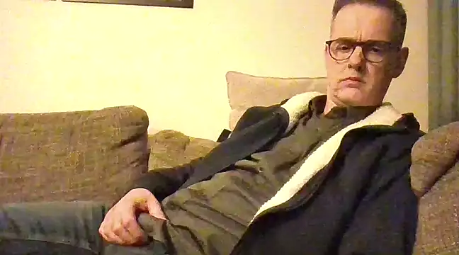 Snapshot of Hectorthyssen1 chatting on December 27, 12:07 am Hectorthyssen1 online show from December 27, 12:07 am