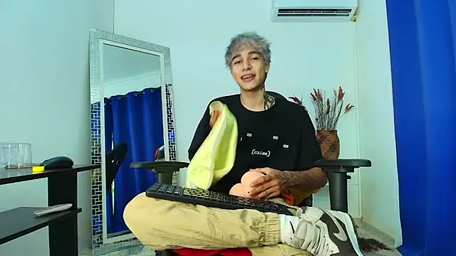 Zacktk7 online show from February 26, 8:20 pm