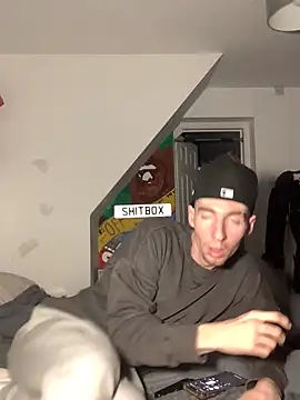 MikesWood21 online show from December 18, 1:26 am