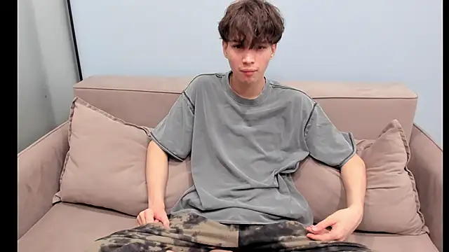 Snapshot of Im_Shine_Guy chatting on October 21, 1:31 am Im Shine Guy online show from October 21, 1:31 am