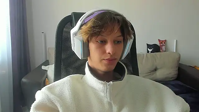Snapshot of Ostin_meow chatting on September 9, 8:03 am Ostin meow online show from September 9, 8:03 am