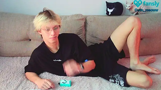 Snapshot of Ostin_meow chatting on February 12, 8:27 am Ostin meow online show from February 12, 8:27 am