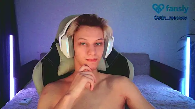 Snapshot of Ostin_meow chatting on February 2, 12:57 pm Ostin meow online show from February 2, 12:57 pm