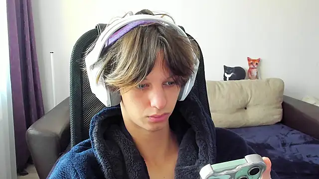 Snapshot of Ostin_meow chatting on October 19, 8:39 am Ostin meow online show from October 19, 8:39 am
