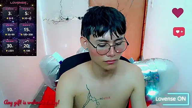 Snapshot of tanjiro_cute chatting on October 19, 10:40 am tanjiro cute online show from October 19, 10:40 am