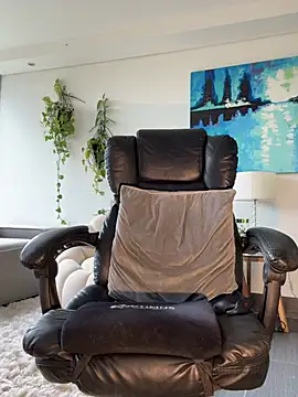 DimitriSullivan  online show from April 17, 1:03 pm