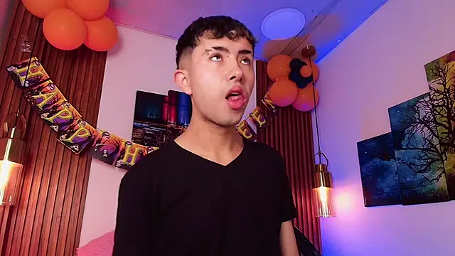 Noah Xitruxx online show from October 22, 2:37 am