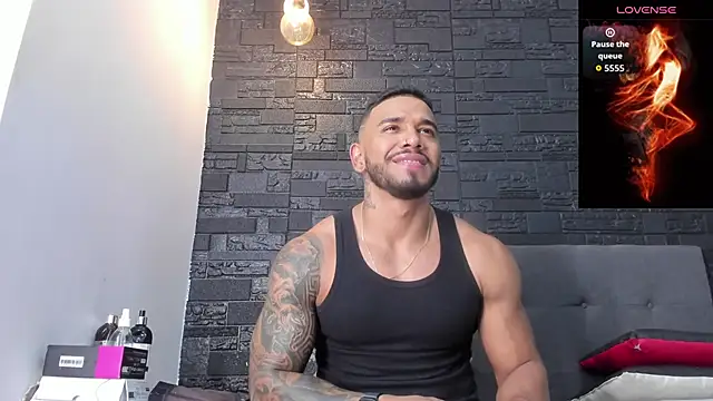 Snapshot of bruno_miller_ chatting on October 18, 10:37 pm bruno miller online show from October 18, 10:37 pm