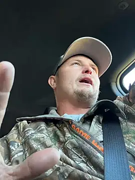 Snapshot of Badazzcouple chatting on December 6, 8:18 pm Badazzcouple online show from December 6, 8:18 pm