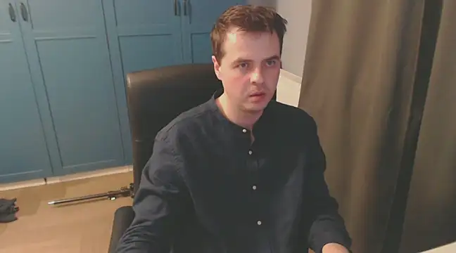 CuteMan33 online show from December 9, 8:22 am