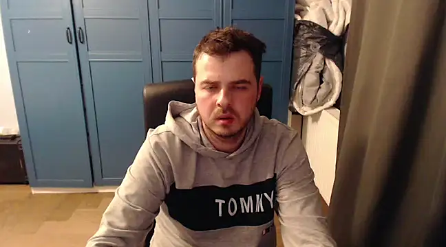 CuteMan33 online show from March 6, 12:21 am