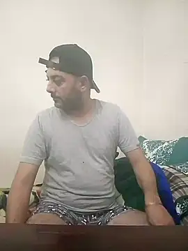 Snapshot of arabian82 chatting on December 10, 11:21 pm arabian82 online show from December 10, 11:21 pm