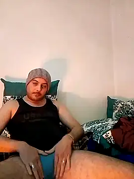 Snapshot of arabian82 chatting on December 18, 11:19 pm arabian82 online show from December 18, 11:19 pm