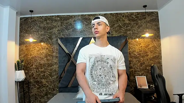 Flynn Riider online show from January 10, 11:22 am