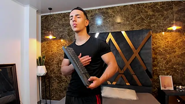 Flynn Riider online show from January 24, 11:26 am