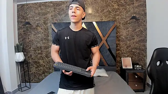 Flynn Riider online show from January 9, 11:25 am