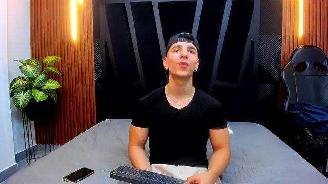 Flynn Riider online show from January 23, 8:13 pm