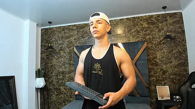 Flynn Riider online show from January 13, 11:19 am