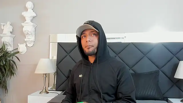 Robin Rief online show from November 25, 3:52 am