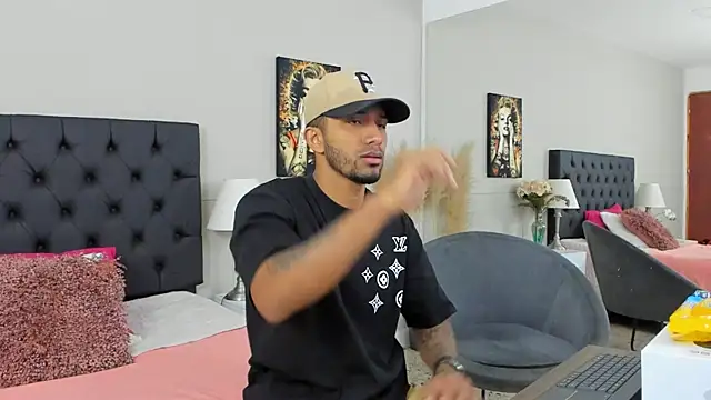 Robin Rief online show from March 6, 3:24 am