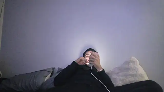 DerekPerez2025 online show from December 15, 4:04 pm