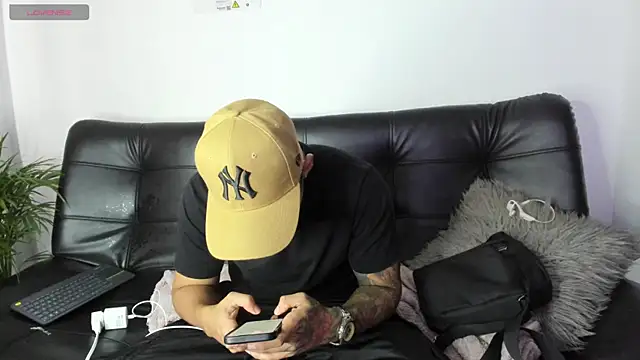 Sweet and caramel online show from February 6, 6:13 pm