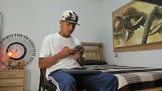 mr stiven  online show from April 18, 3:19 am