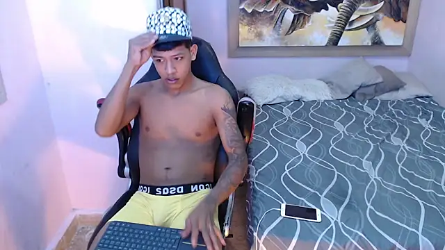 Snapshot of mr_stiven_ chatting on March 8, 3:05 am mr stiven  online show from March 8, 3:05 am