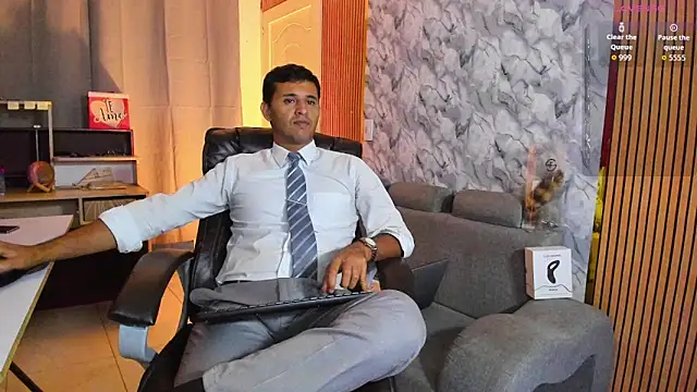 Hideintheoffice online show from February 17, 5:28 am