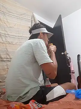 judesmith95 online show from December 26, 11:57 pm