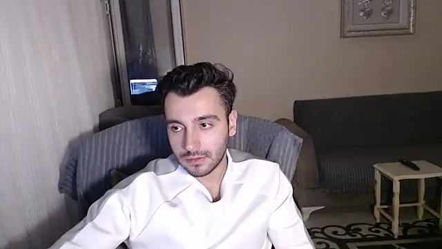 Snapshot of handsomeee04 chatting on October 4, 12:05 am handsomeee04 online show from October 4, 12:05 am