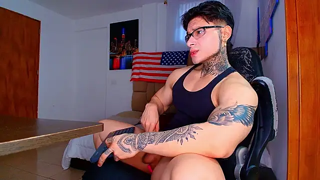 DennisWalkerr online show from February 2, 10:29 pm